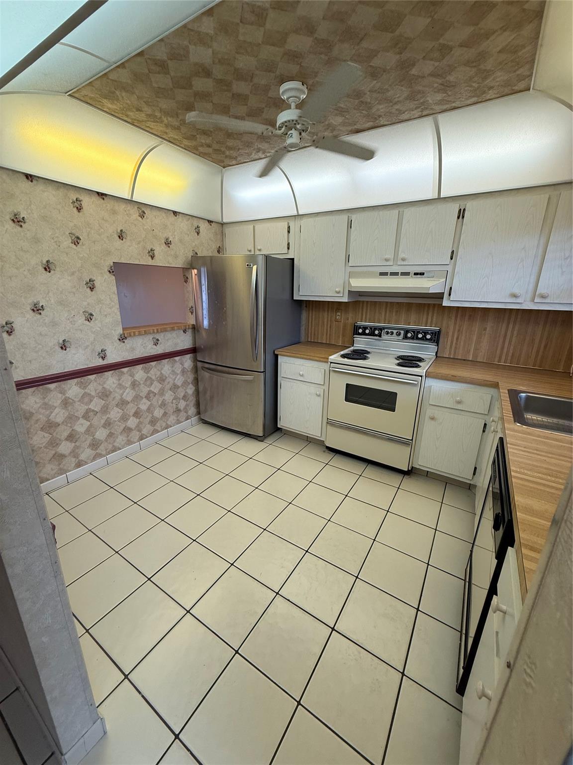 10442 Sunrise Lakes Blvd 303