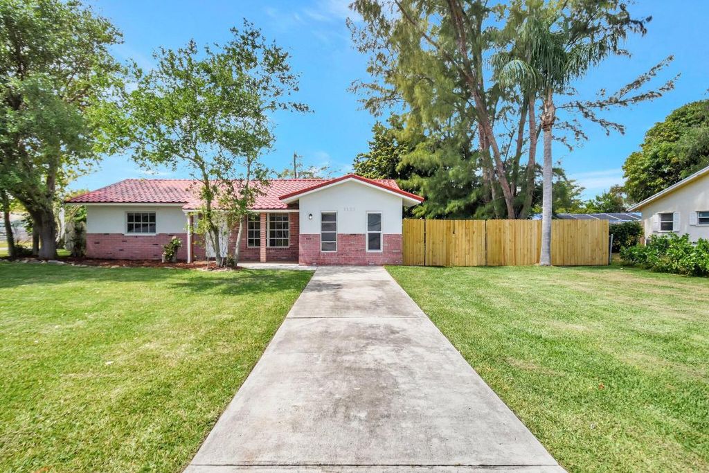 Photo of 1103 NW 7th Court, Boynton Beach, FL 33426 (MLS # R11134724)