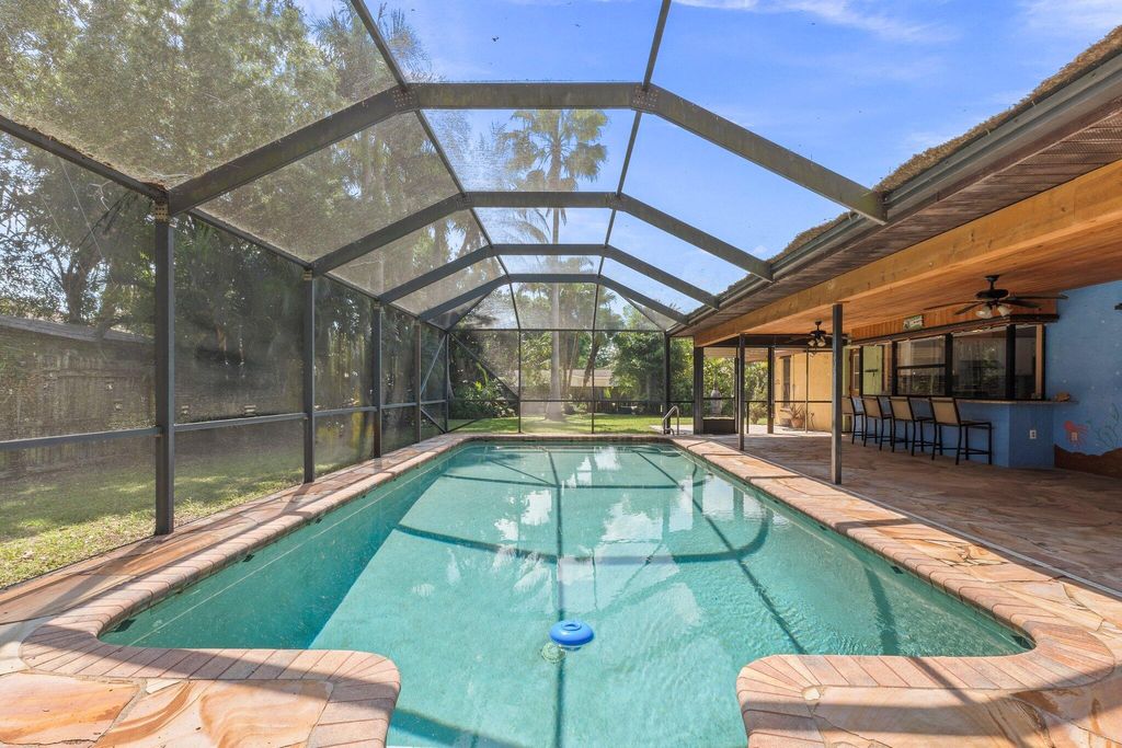 Photo of 302 SE Bayview Terrace, Port Saint Lucie, FL 34983 (MLS # R11078119)