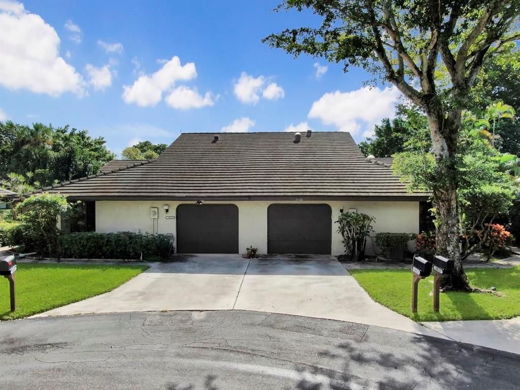 Photo of 10122 Marwood Place, Boynton Beach, FL 33437 (MLS # R10674997)
