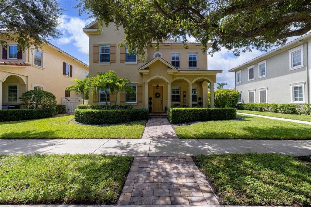Photo of 154 BANDON Lane, Jupiter, FL 33458 (MLS # B26075085)
