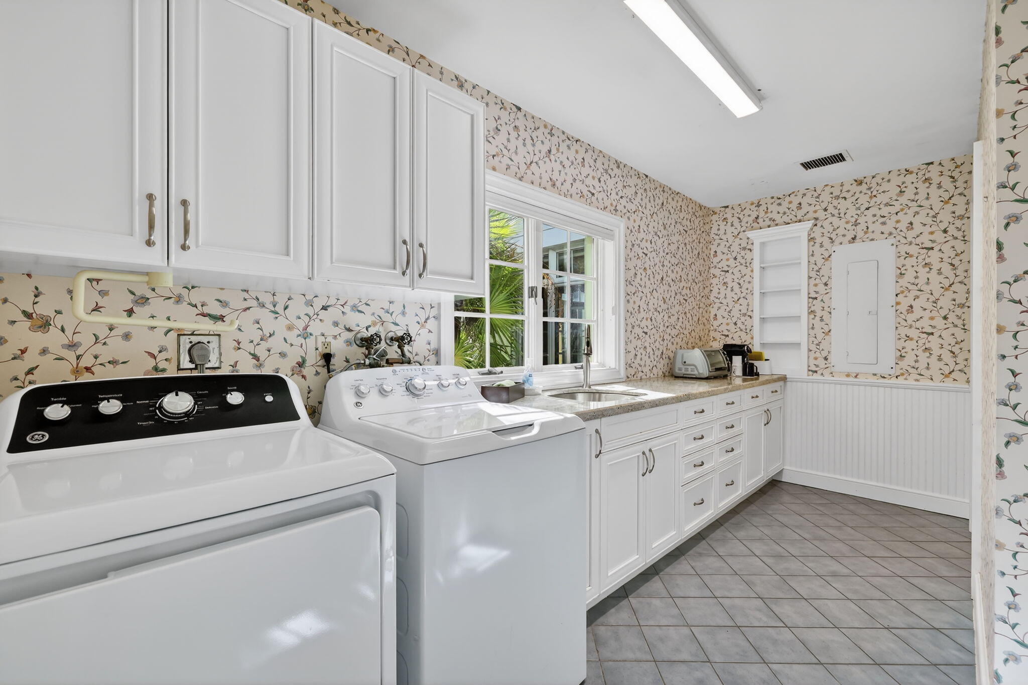 SAILFISH POINT - Residential