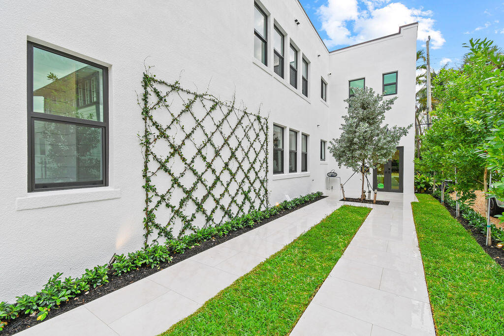 226 Oleander Avenue 3