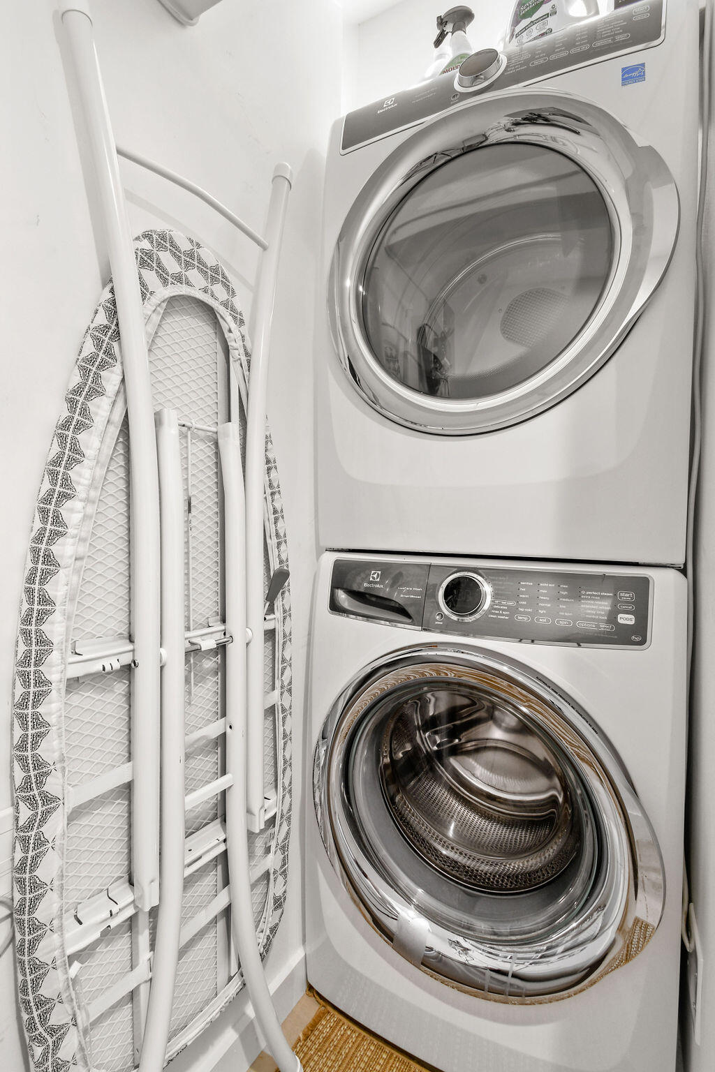 JEANETTE COURT - Residential Lease