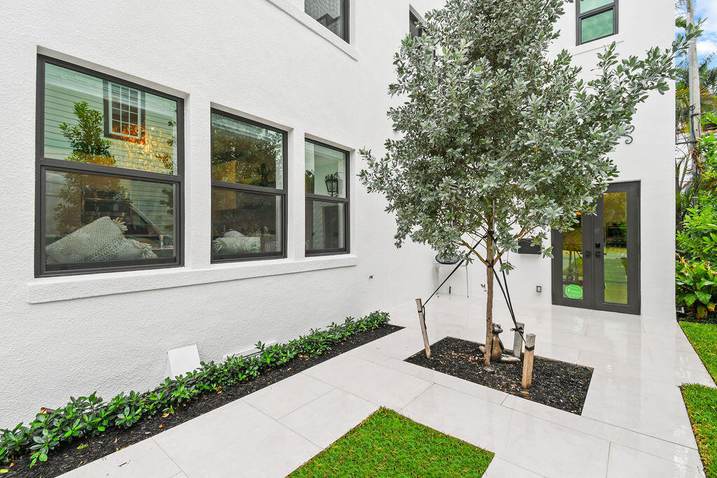 226 Oleander Avenue 3