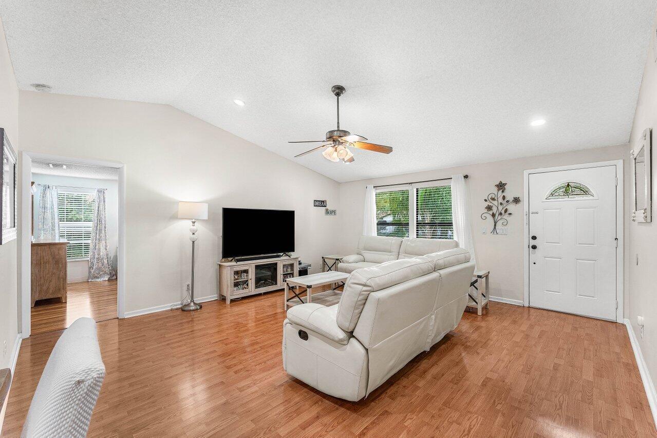 LE CHALET IV-B - Residential