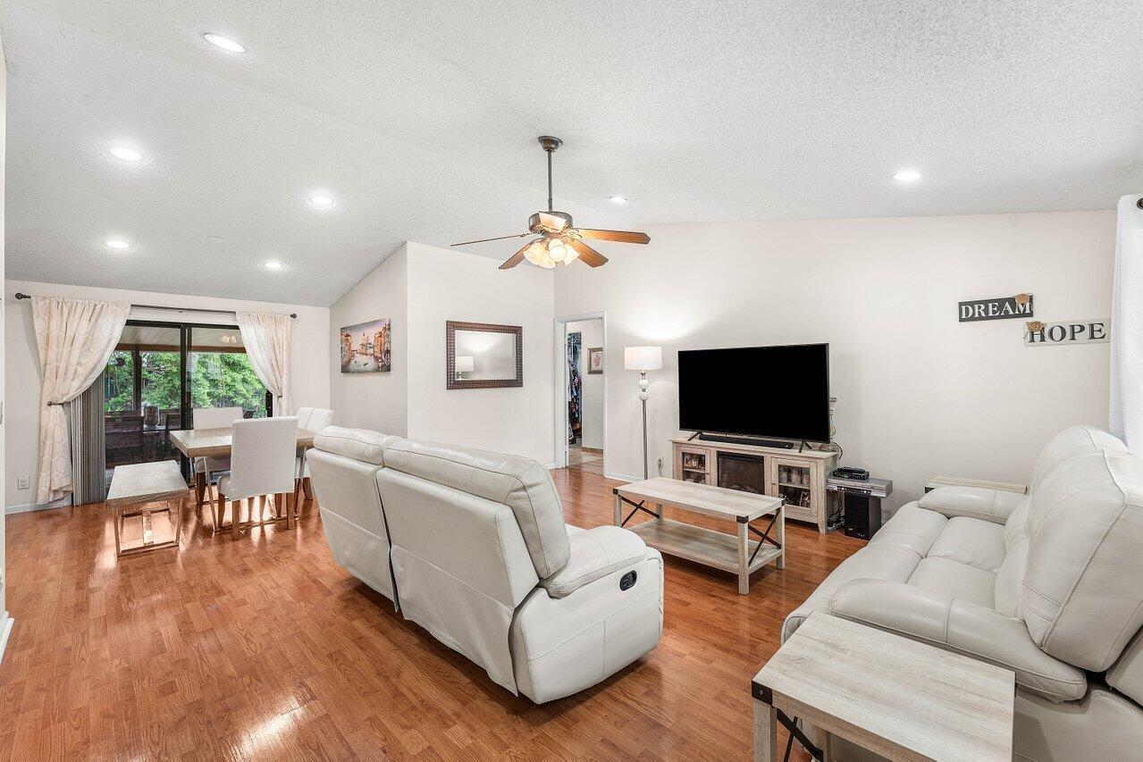 LE CHALET IV-B - Residential