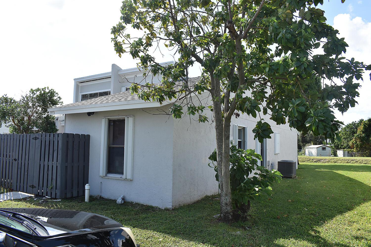 1953 Monks Court