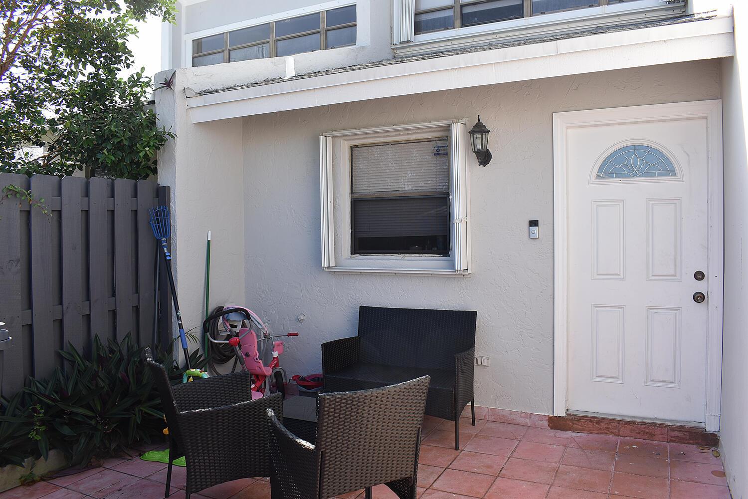 1953 Monks Court