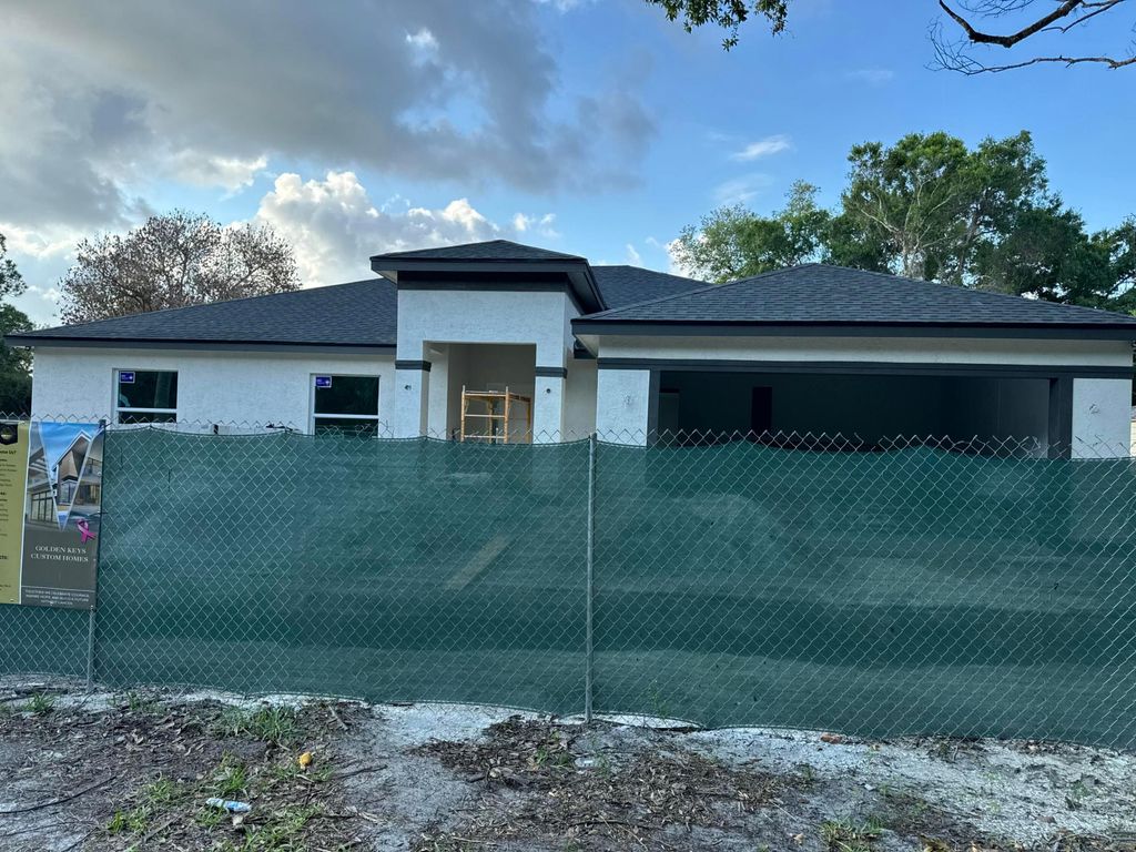 Photo of 337 Florida Avenue S, Fort Pierce, FL 34950 (MLS # B26008119)