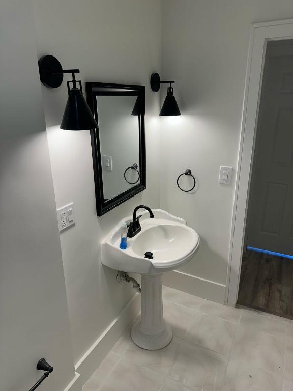 VIKING ARMS CONDO - Residential Lease