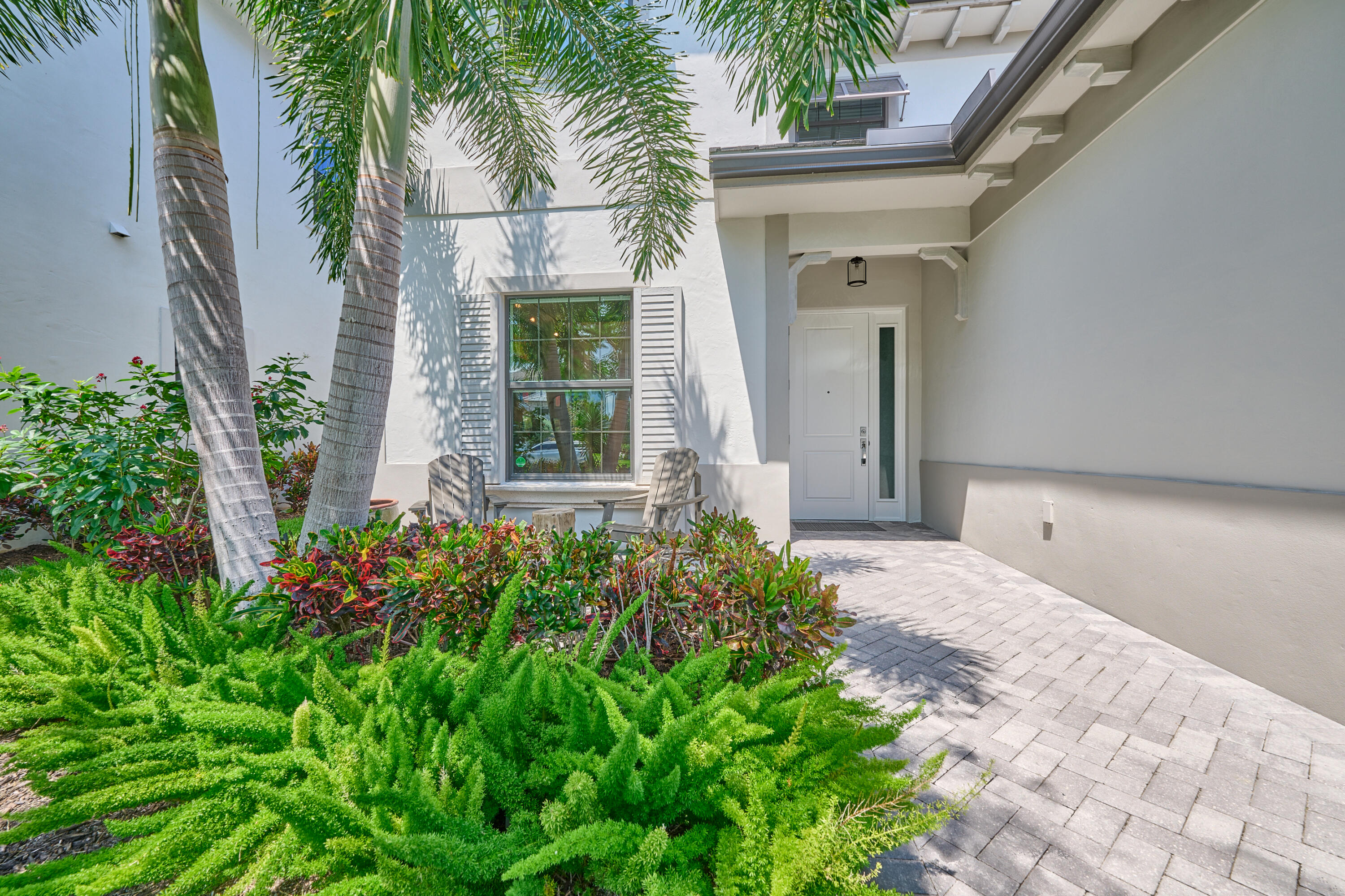 2819 Gin Berry Way