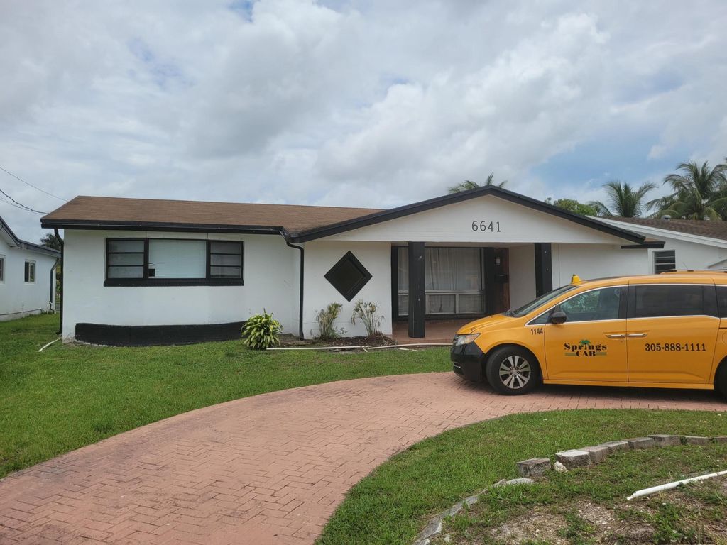 Photo of 6641 Emerald Lake Drive, Miramar, FL 33023 (MLS # B26039285)