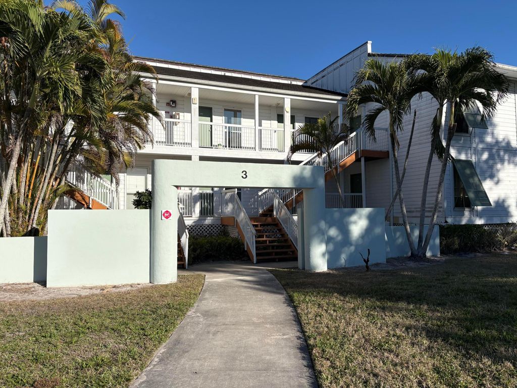 Photo of 182 Cypress Point Drive, Palm Beach Gardens, FL 33418 (MLS # B26024704)
