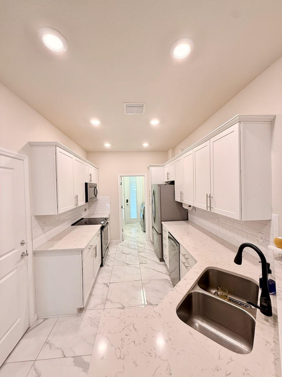 Hillcrest Country Club So - Residential Lease