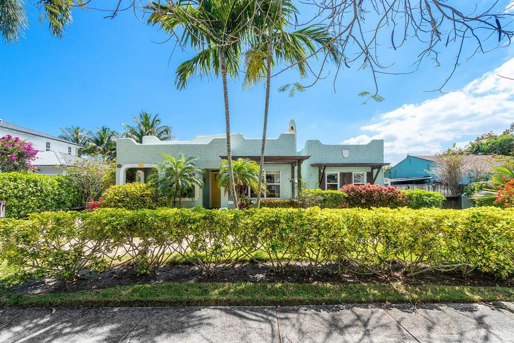 Photo of 110 NE 7th Street, Delray Beach, FL 33444 (MLS # R10701136)