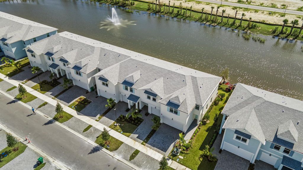 Photo of 385 Salisbury Circle, Fort Pierce, FL 34982 (MLS # R11033492)