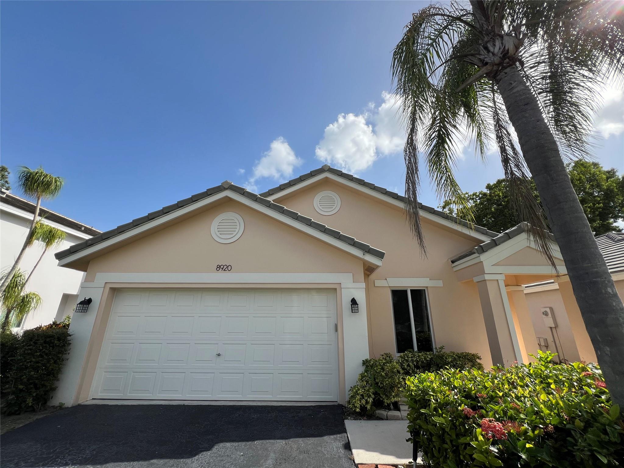 8920 Woodside Ct