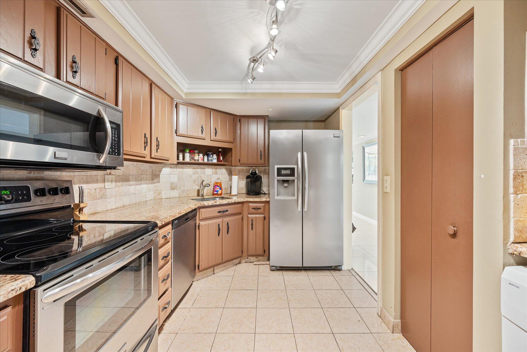 LANDS OF THE PRESIDENT CONDO 3 - Residential