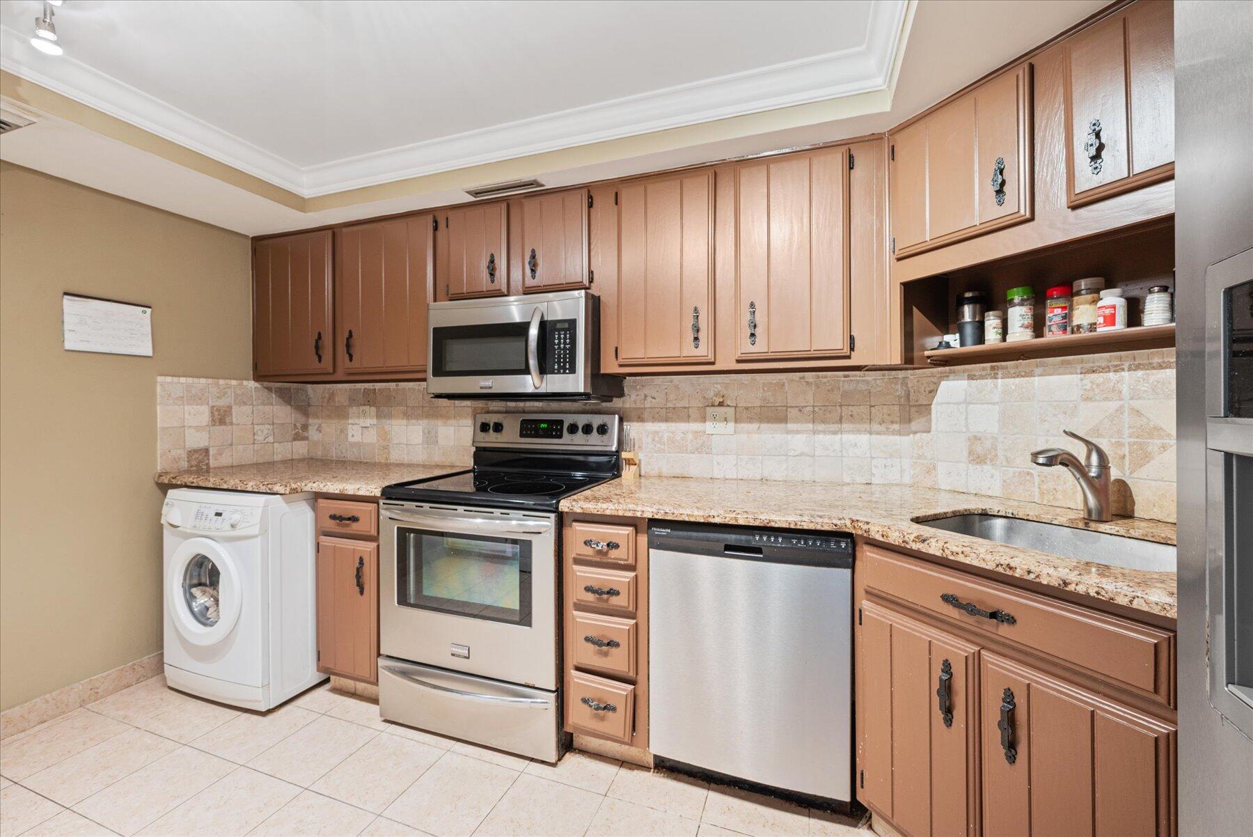 LANDS OF THE PRESIDENT CONDO 3 - Residential