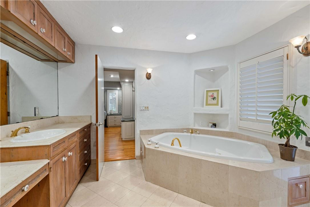 Emerald Hills Sec 3 83-27 - Residential