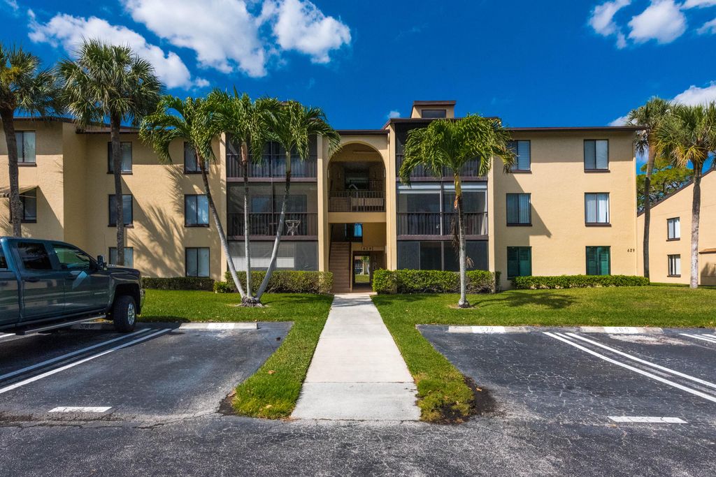 Photo of 629 Sea Pine Way #D3, Greenacres, FL 33415 (MLS # B26019429)