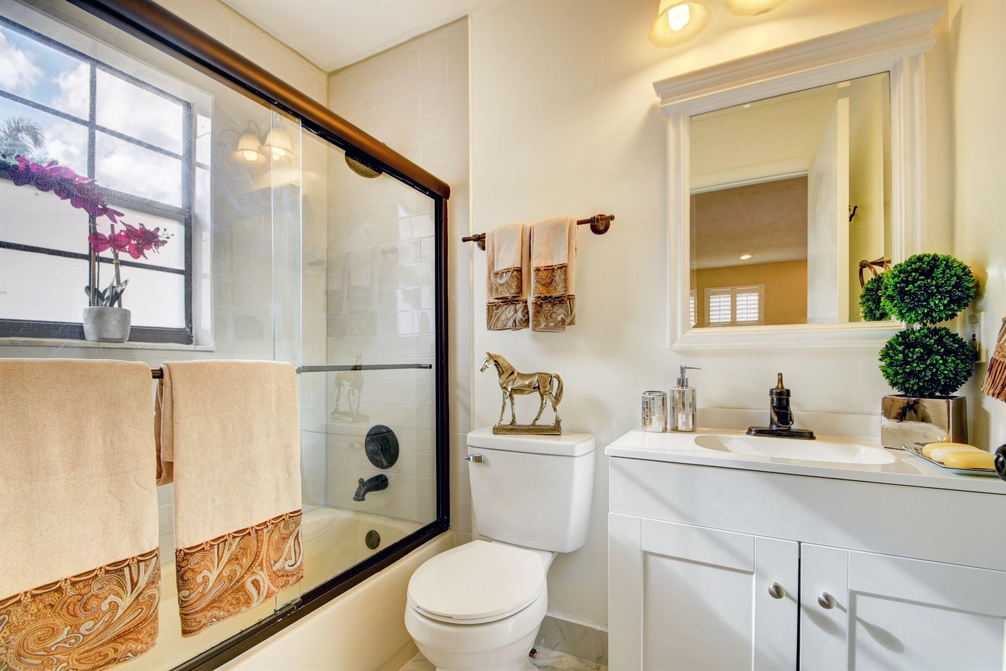 WELLINGTON LAKES - Residential Lease