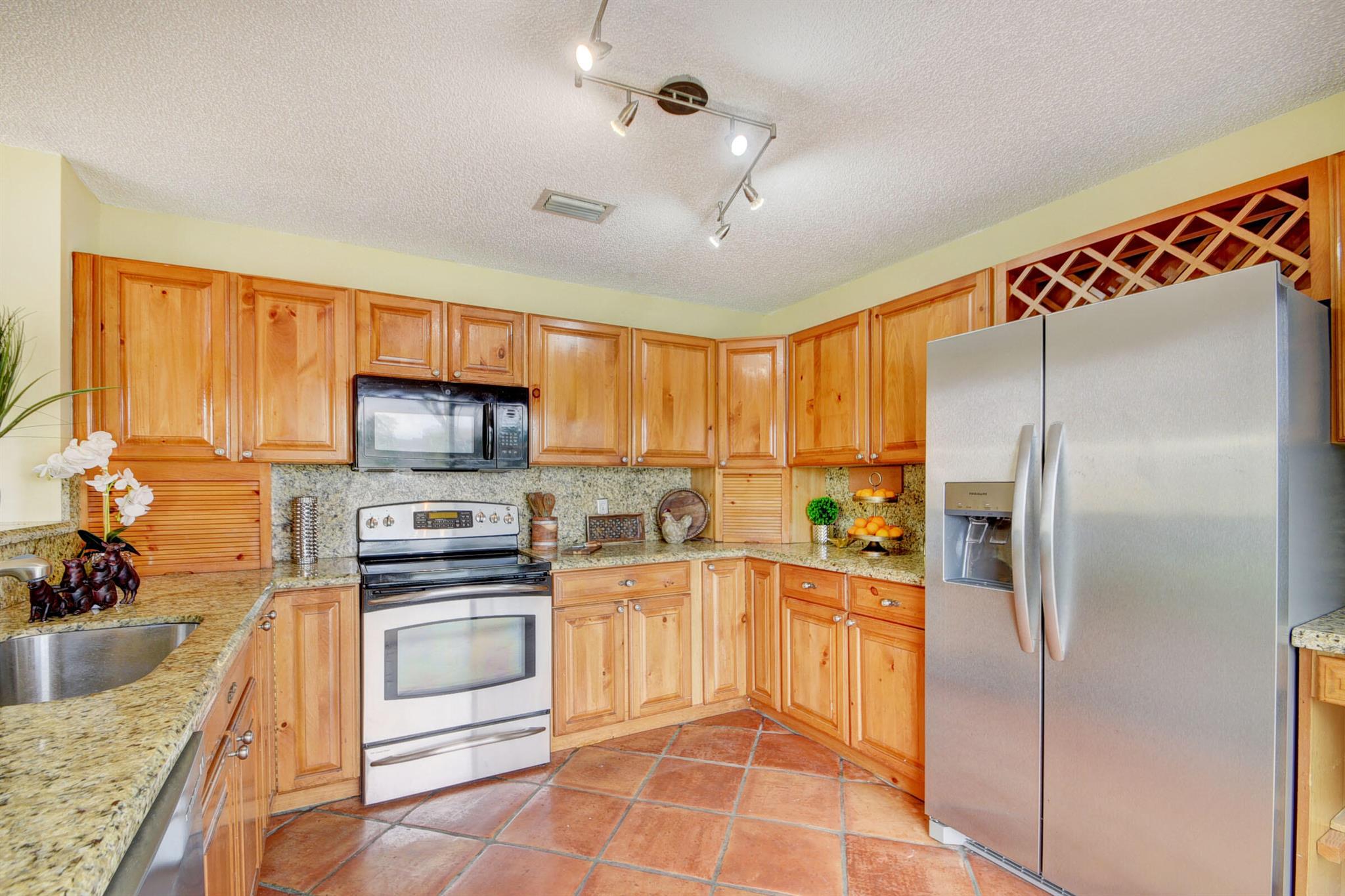 WELLINGTON LAKES - Residential Lease