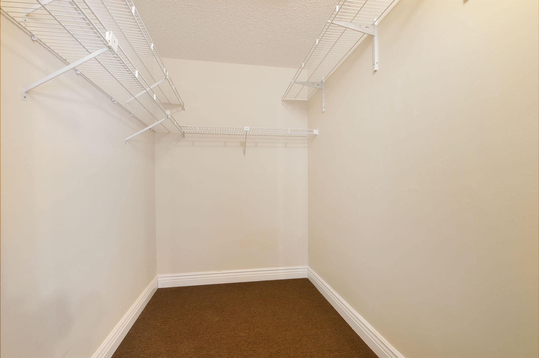 WELLINGTON LAKES - Residential Lease