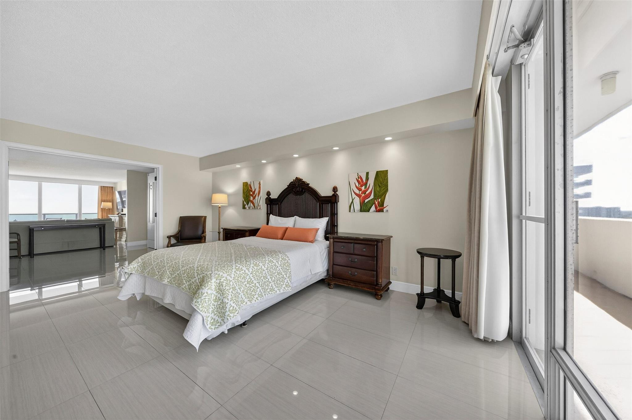 PLAZA EAST - Residential