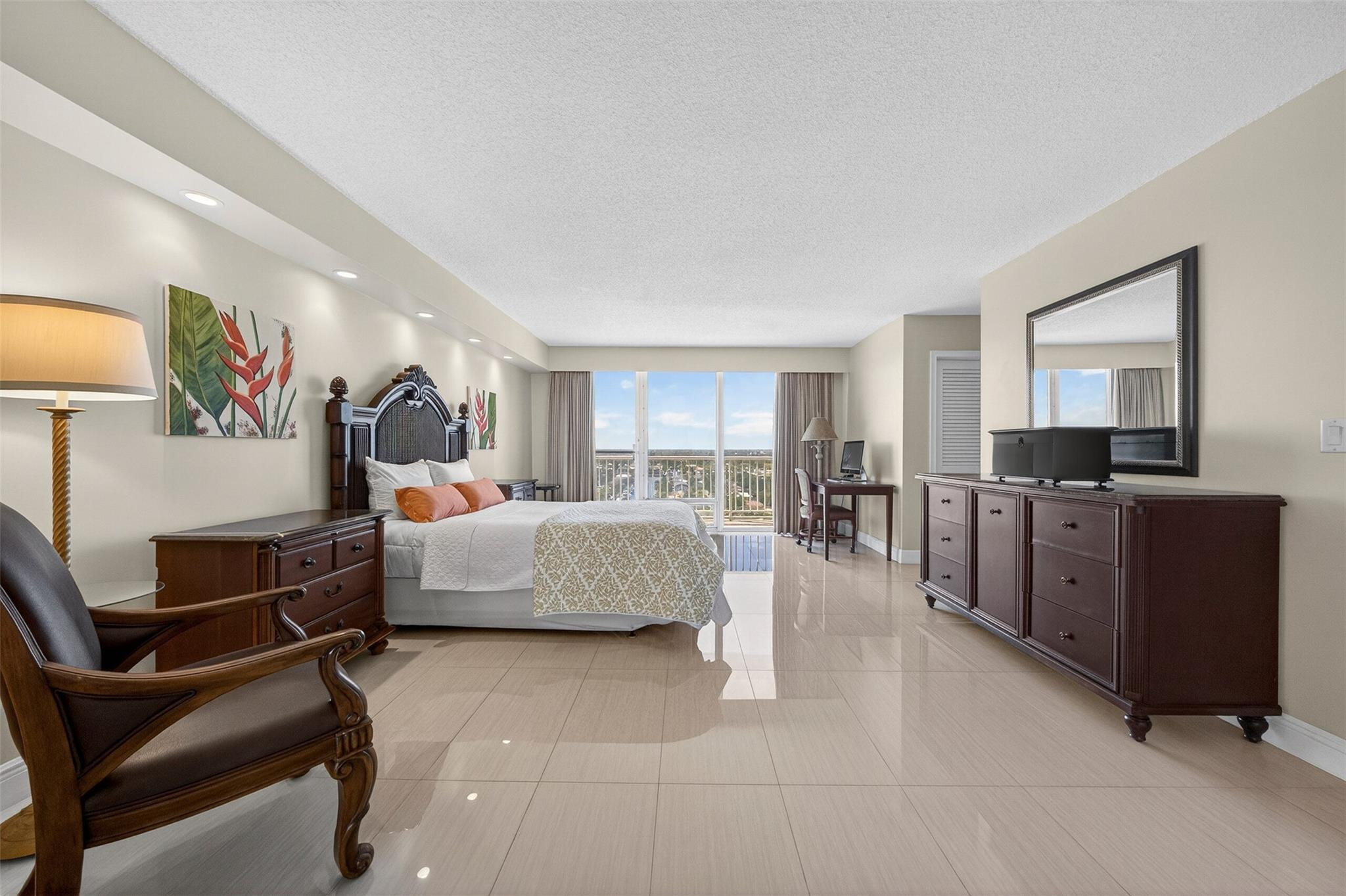 PLAZA EAST - Residential