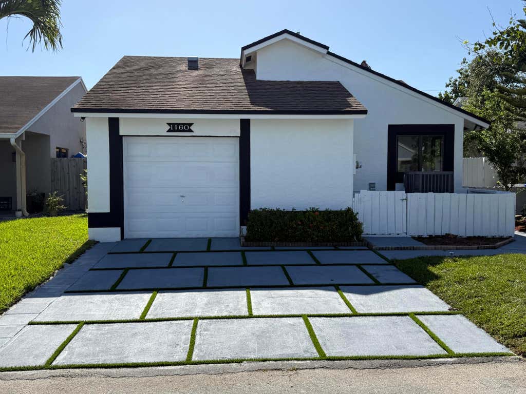 Photo of 1160 SW 111th Avenue, Pembroke Pines, FL 33025 (MLS # B26066596)