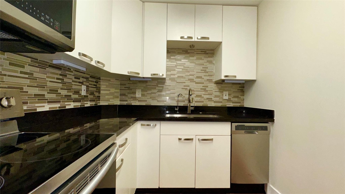 MANOR GROVE VILLAGE 1 - Residential Lease