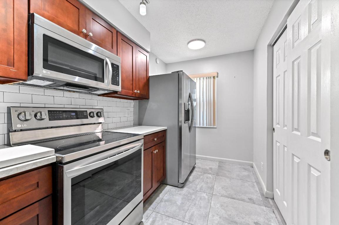 INTERNATIONAL CLUB CONDO - Residential