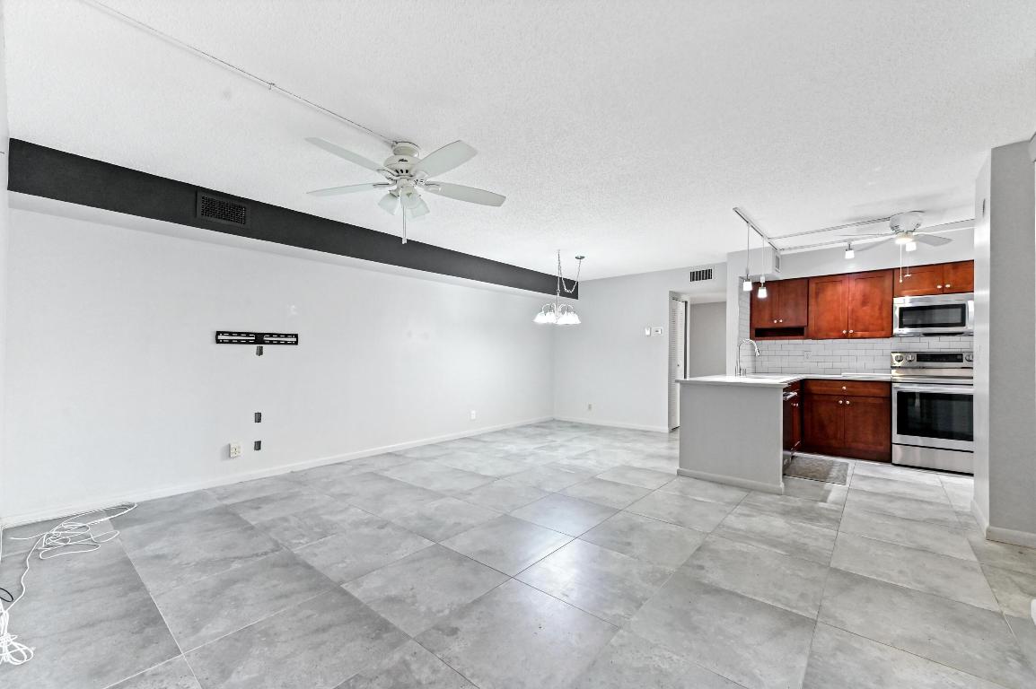 INTERNATIONAL CLUB CONDO - Residential