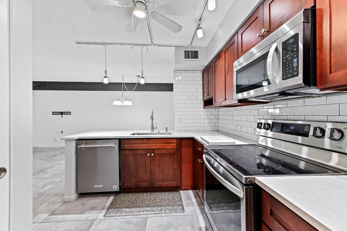 INTERNATIONAL CLUB CONDO - Residential