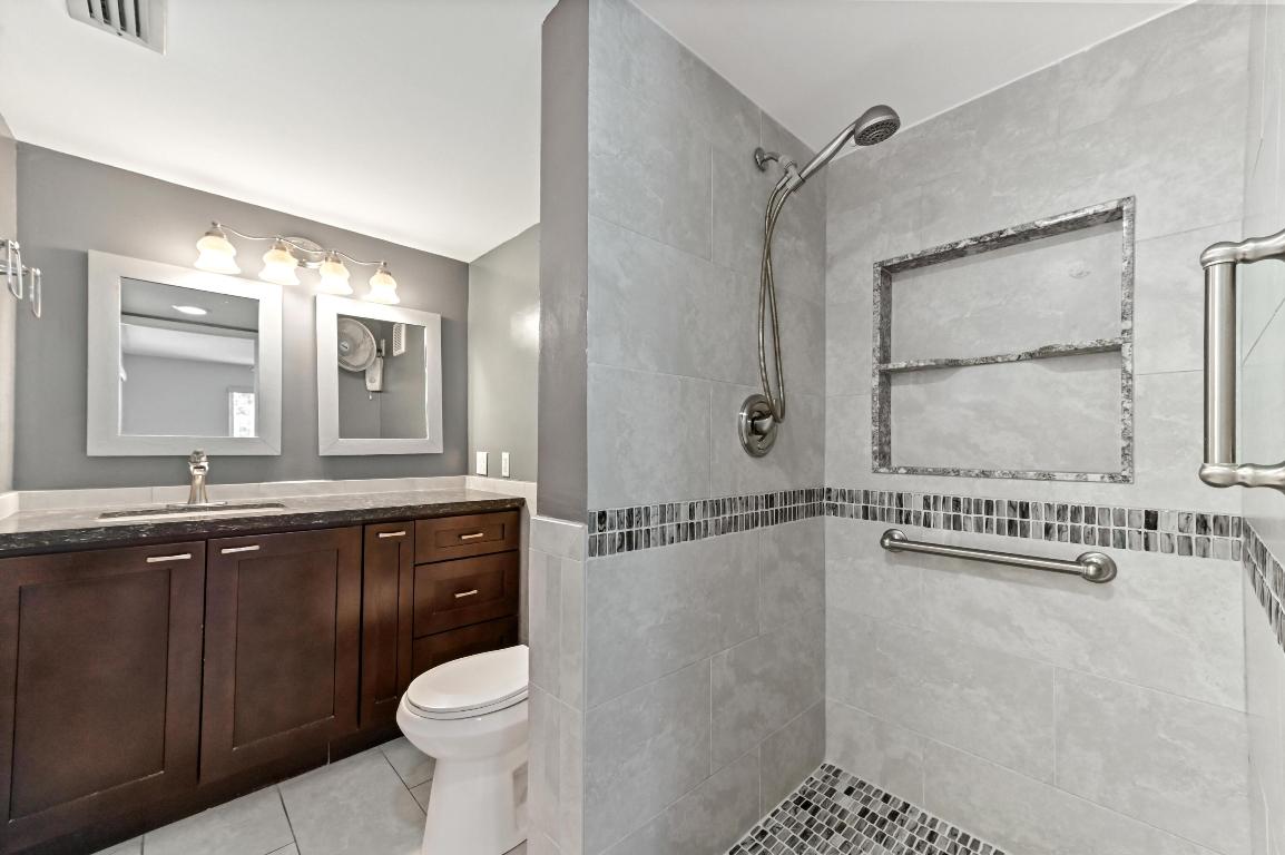 INTERNATIONAL CLUB CONDO - Residential