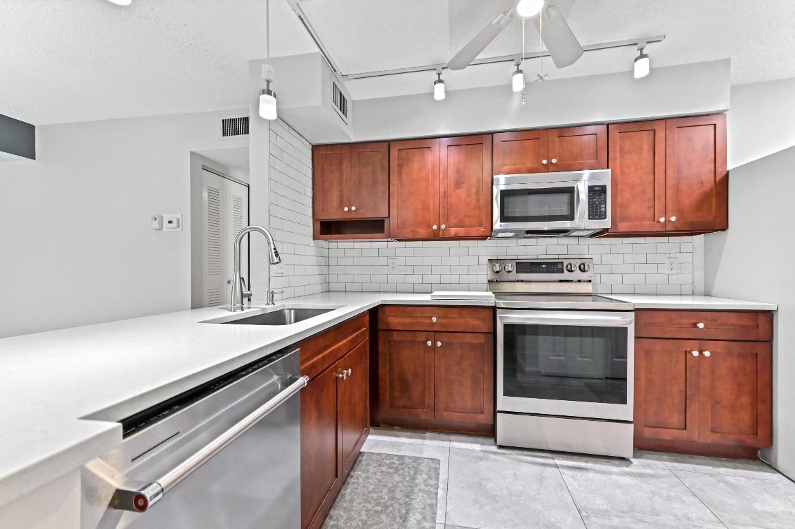 INTERNATIONAL CLUB CONDO - Residential