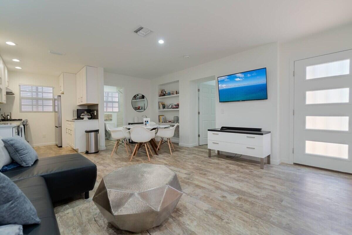 FLAMINGO PARK - Residential Income