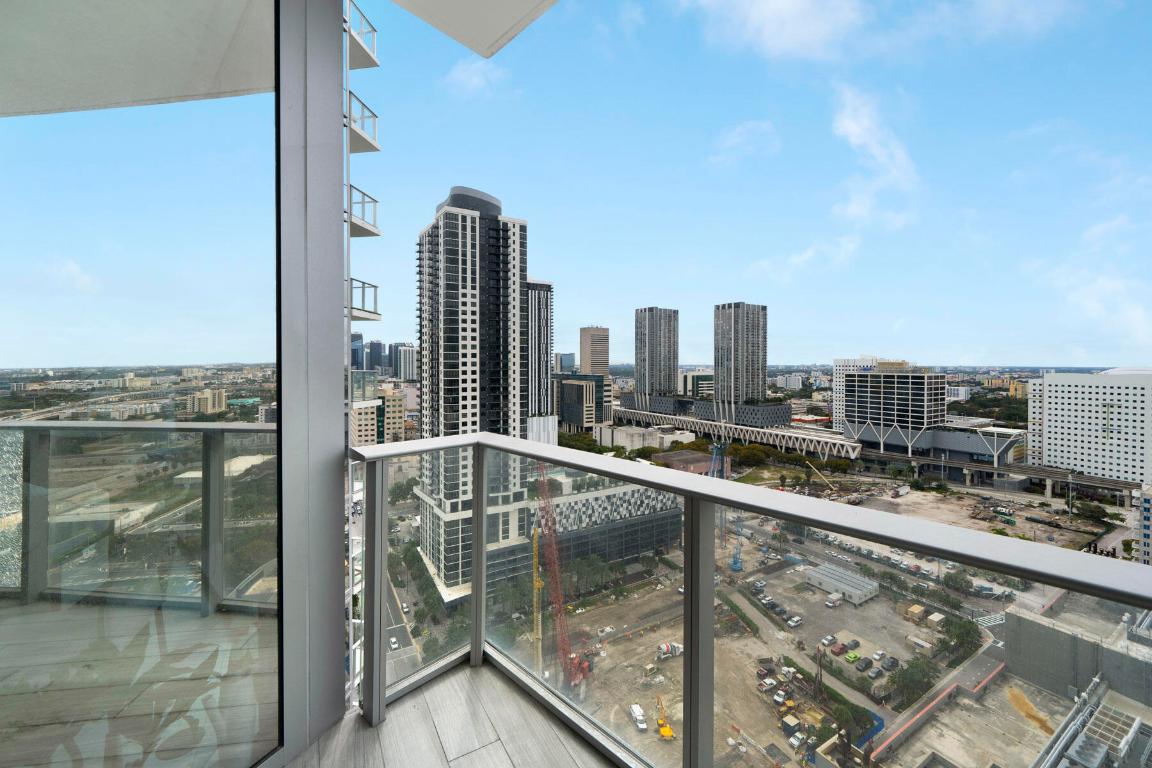 PARAMOUNT MIAMI WORLDCENTER CONDO - Residential