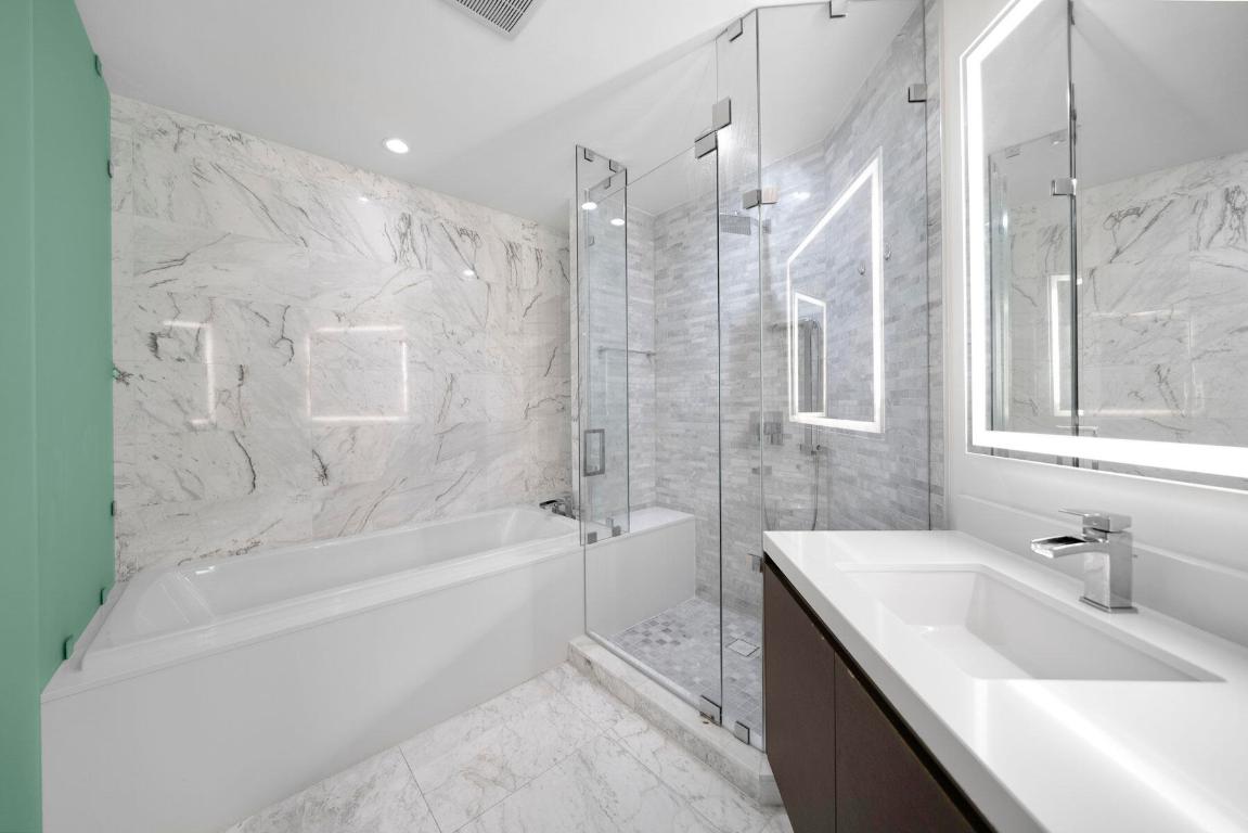 PARAMOUNT MIAMI WORLDCENTER CONDO - Residential