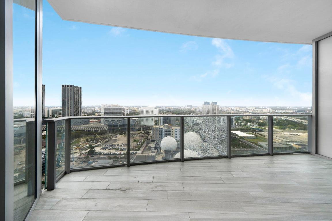 PARAMOUNT MIAMI WORLDCENTER CONDO - Residential