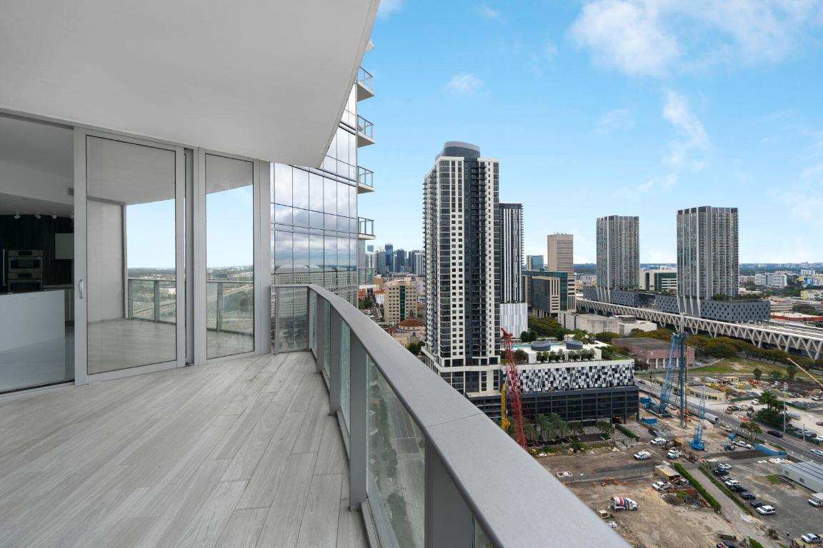 PARAMOUNT MIAMI WORLDCENTER CONDO - Residential
