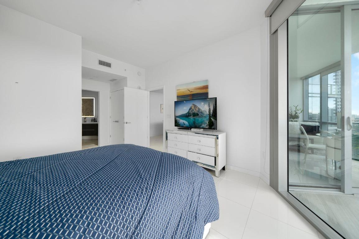 PARAMOUNT MIAMI WORLDCENTER CONDO - Residential