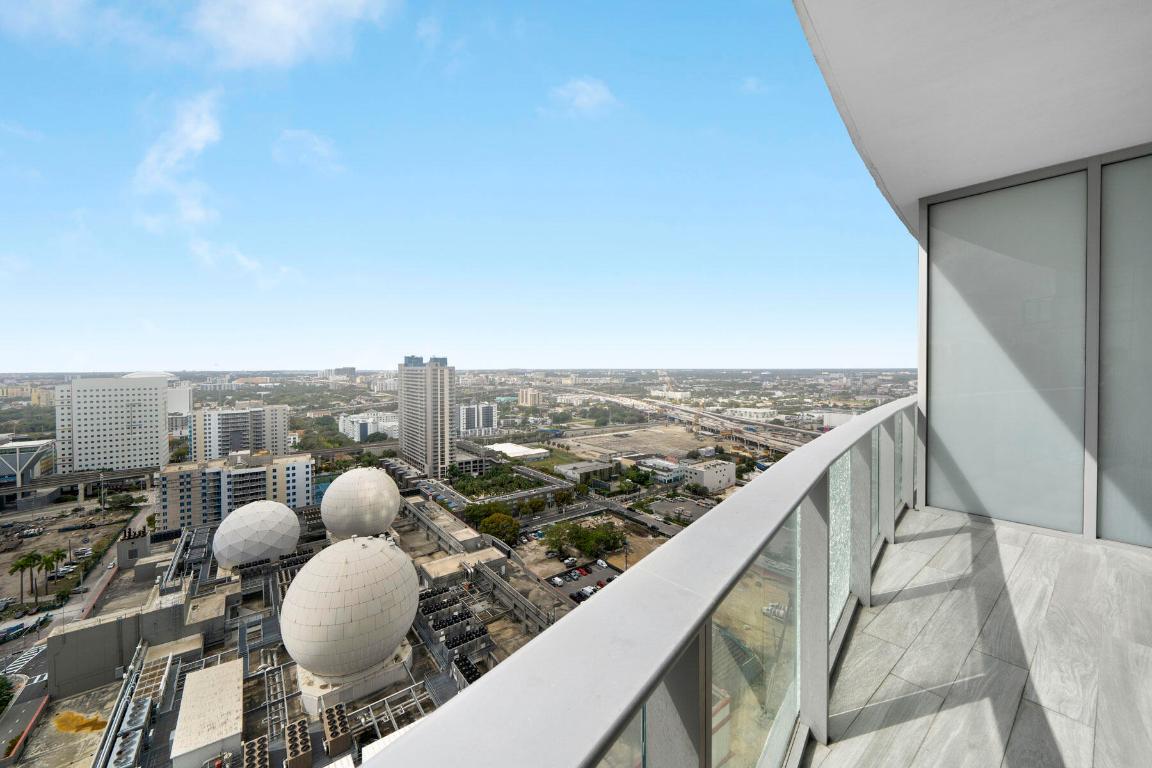 PARAMOUNT MIAMI WORLDCENTER CONDO - Residential