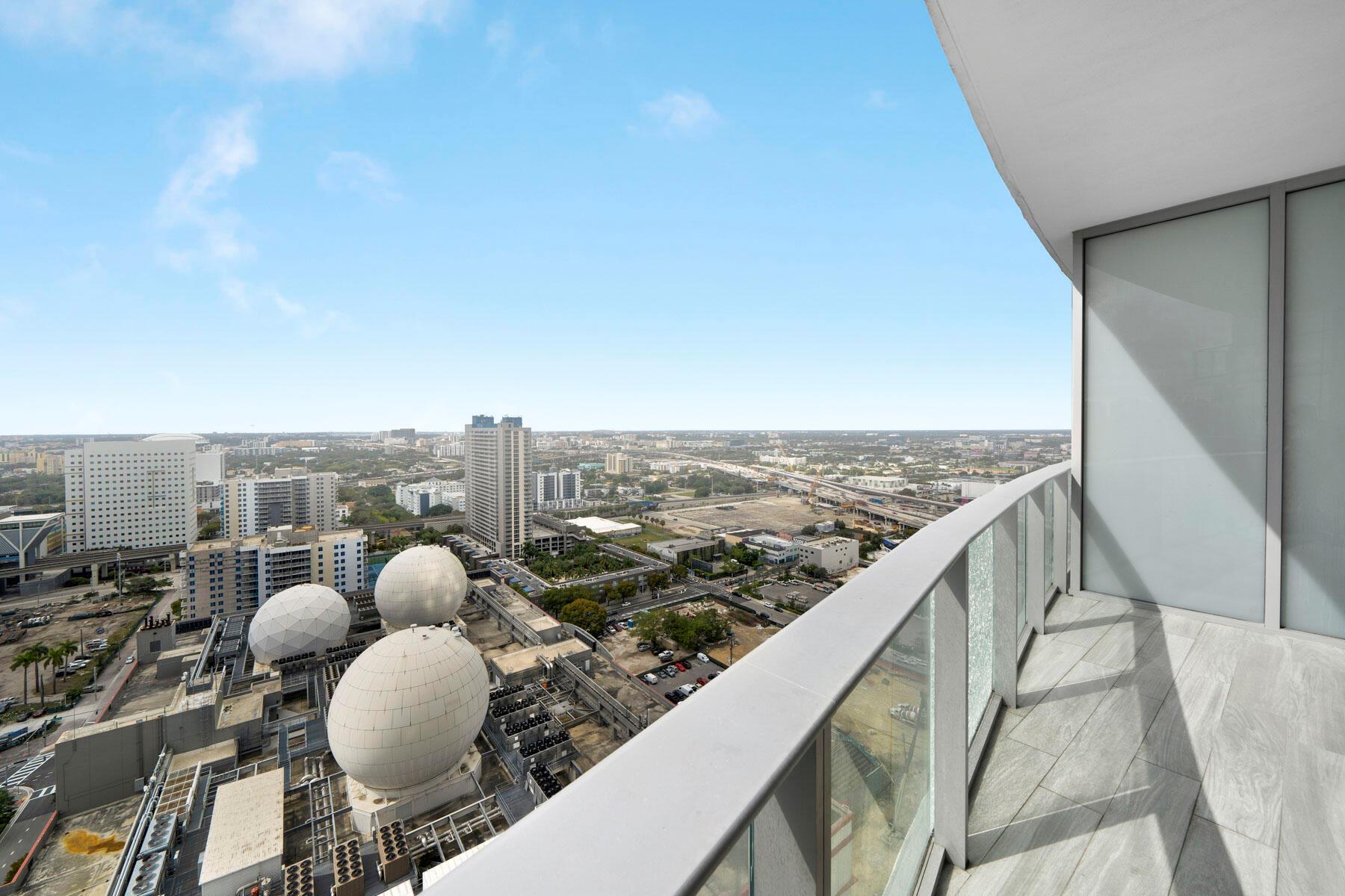 PARAMOUNT MIAMI WORLDCENT - Residential