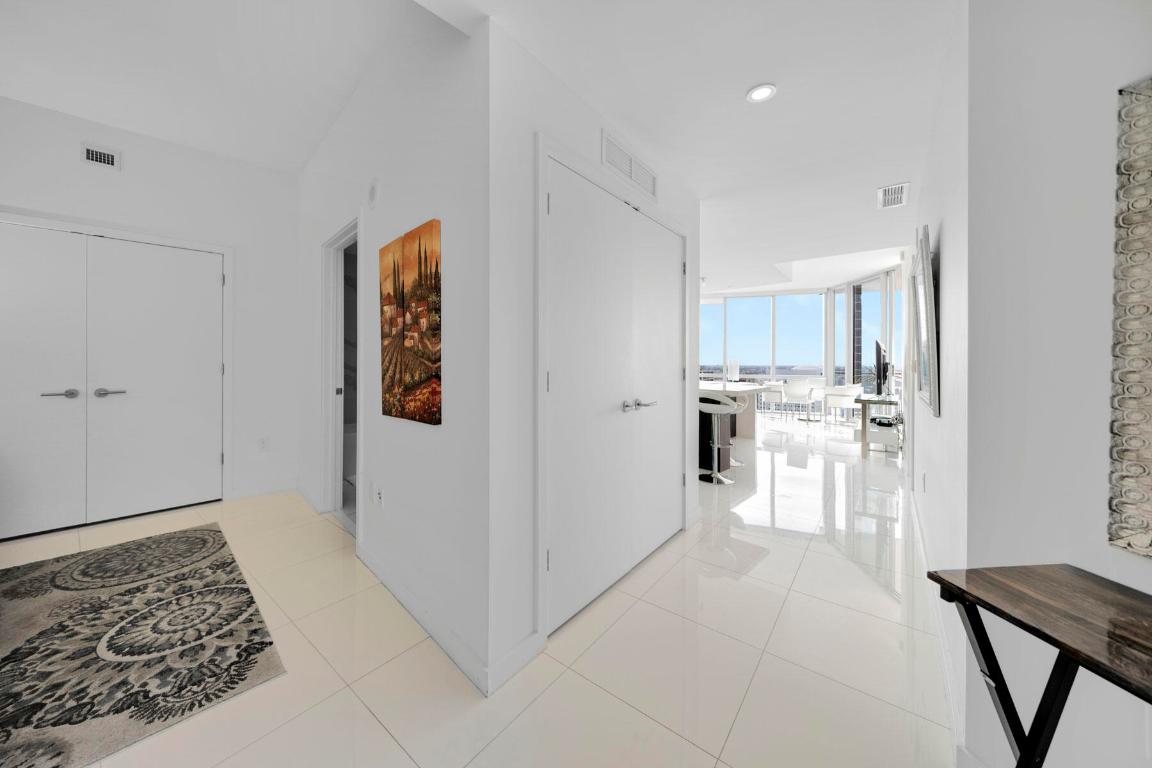PARAMOUNT MIAMI WORLDCENTER CONDO - Residential