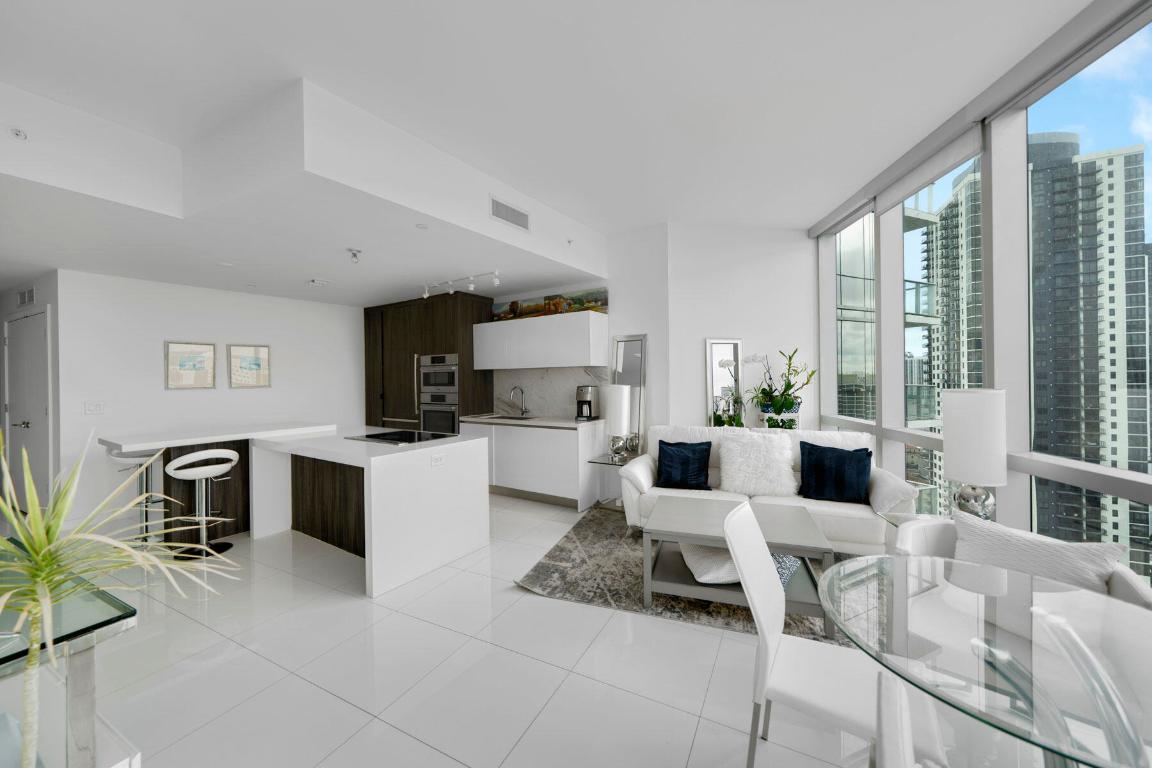 PARAMOUNT MIAMI WORLDCENTER CONDO - Residential