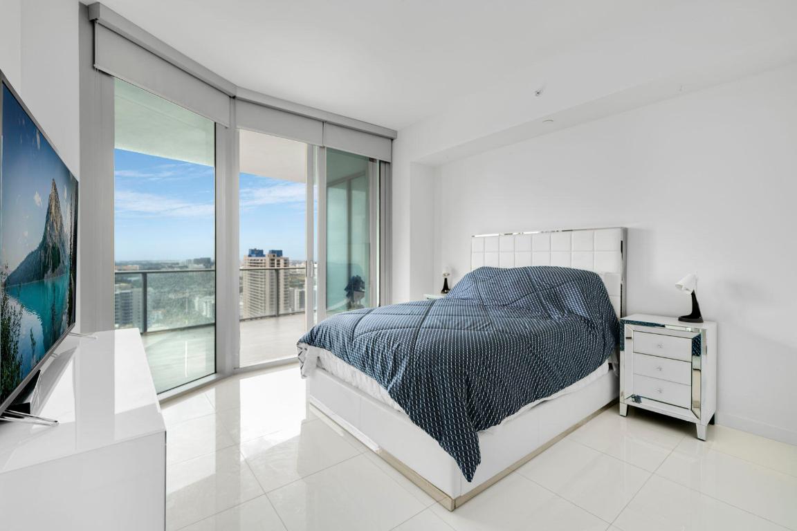 PARAMOUNT MIAMI WORLDCENTER CONDO - Residential