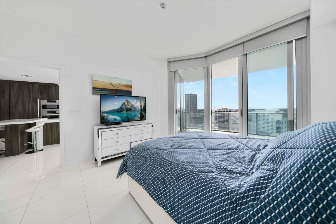 PARAMOUNT MIAMI WORLDCENTER CONDO - Residential